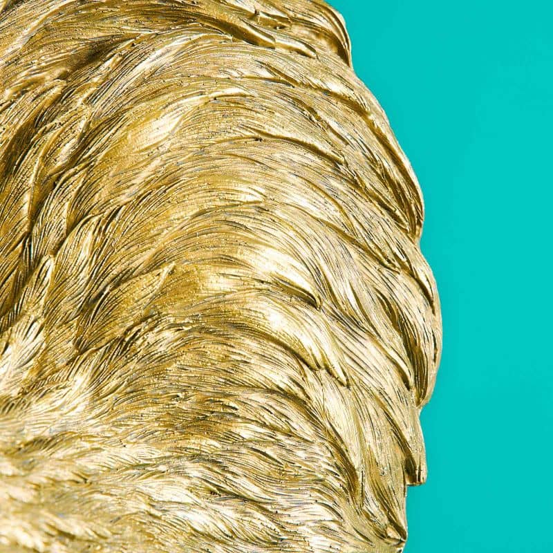 Applique murale flamant doré de luxe. Luminaire sculptural haut de gamme pour salon, entrée  26,5 x 24,5 x 71,5 cm boutique design. Éclairage décoratif premium et raffiné.